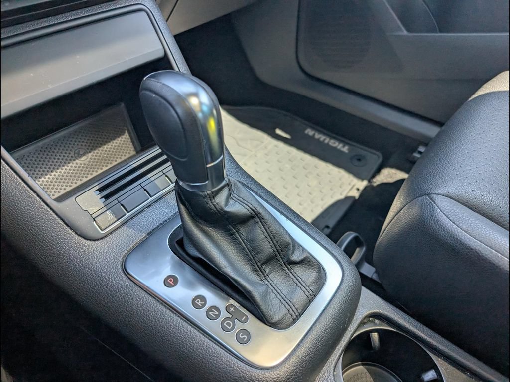 Used 2012 Volkswagen Tiguan LE FWD image 18
