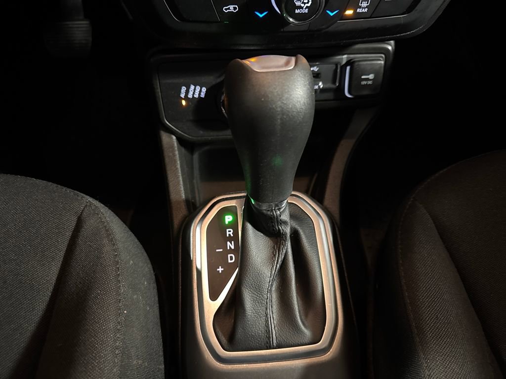 Used 2022 Jeep Renegade Latitude w/ Convenience Group AWD/4WD image 15