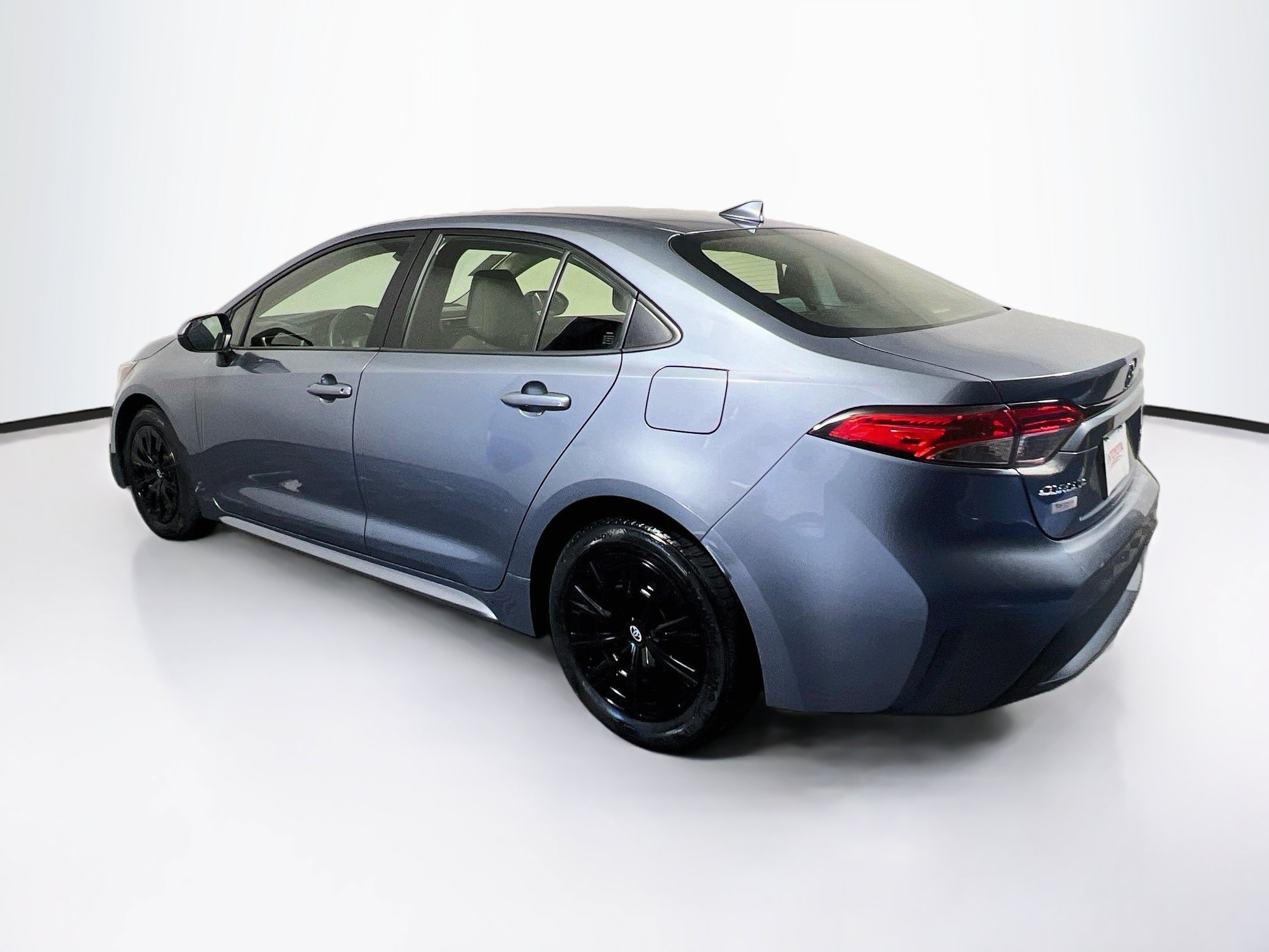 Used 2022 Toyota Corolla LE FWD image 5