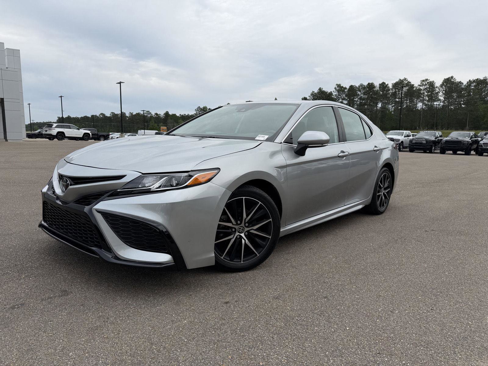 Used 2023 Toyota Camry SE w/ Convenience Package
