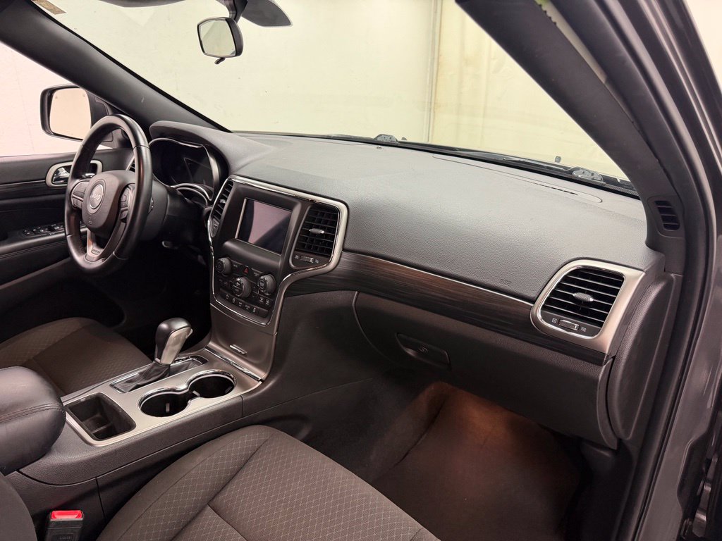 Used 2021 Jeep Grand Cherokee Laredo AWD/4WD image 12