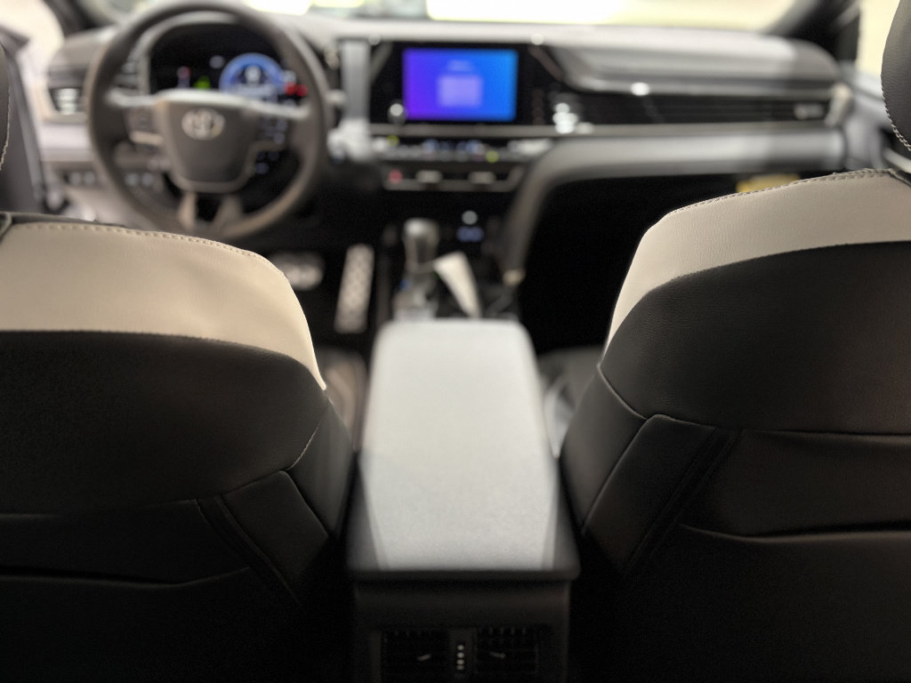 New 2026 Toyota Camry Hybrid FWD image 25
