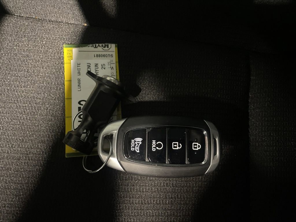 New 2025 Hyundai Venue SEL image 31