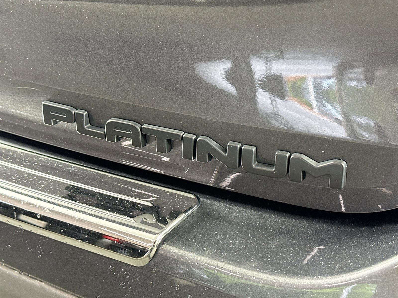 Used 2022 Toyota Highlander Platinum FWD image 15