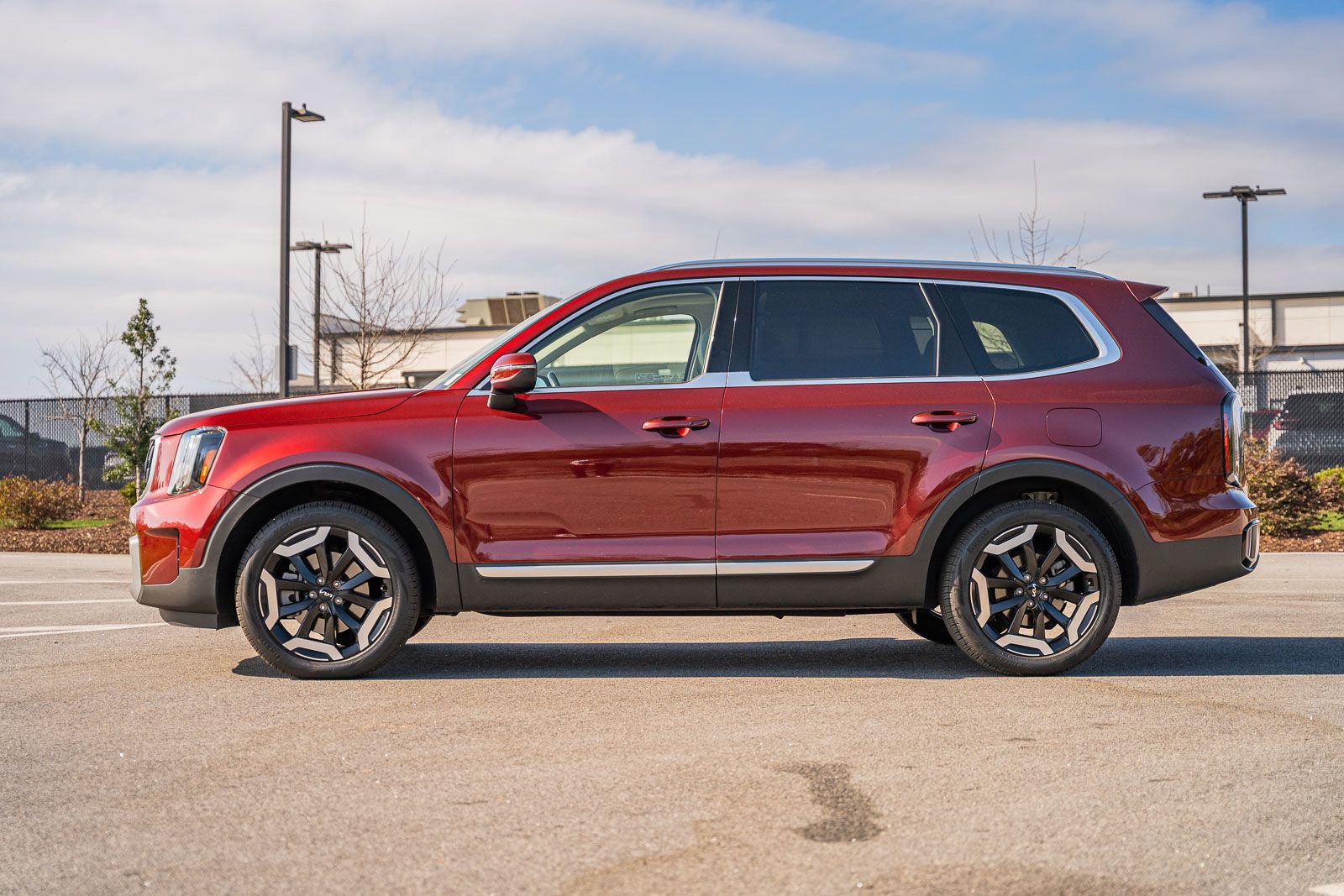 Used 2023 Kia Telluride EX w/ EX Captain's Chair Package image 4