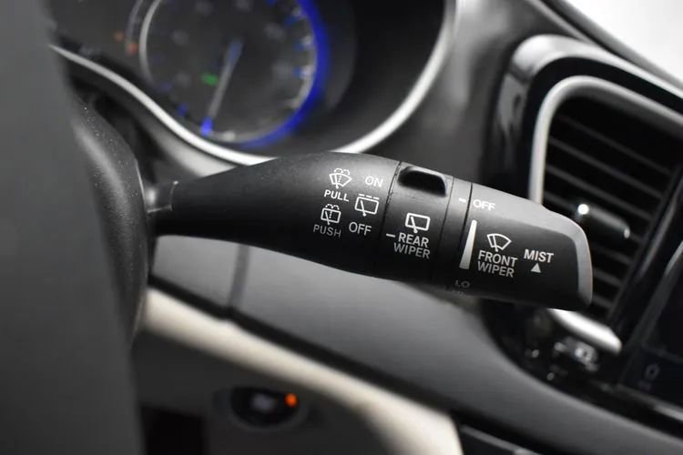 Used 2023 Chrysler Pacifica Touring-L FWD image 26
