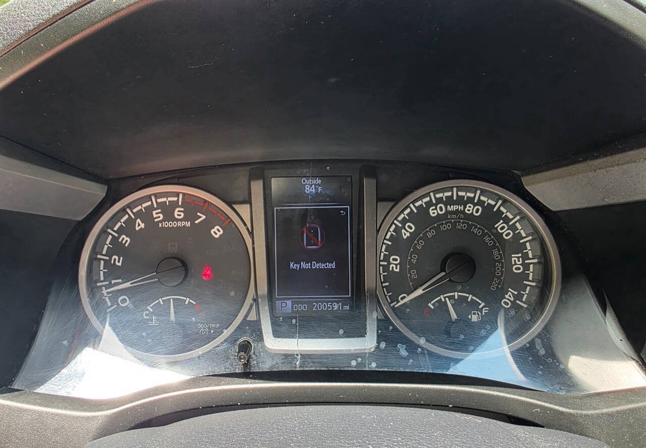 Used 2016 Toyota Tacoma Limited w/ Towing Package AWD/4WD image 18