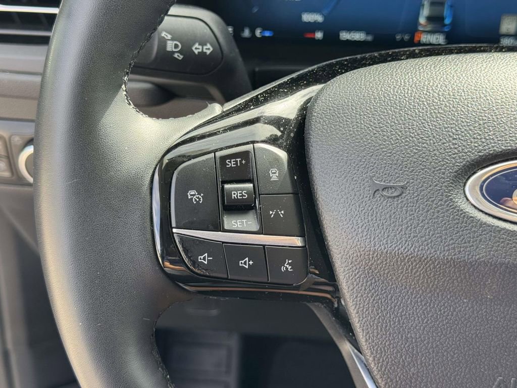 Used 2025 Ford Escape Platinum w/ Premium Technology Package AWD/4WD image 10