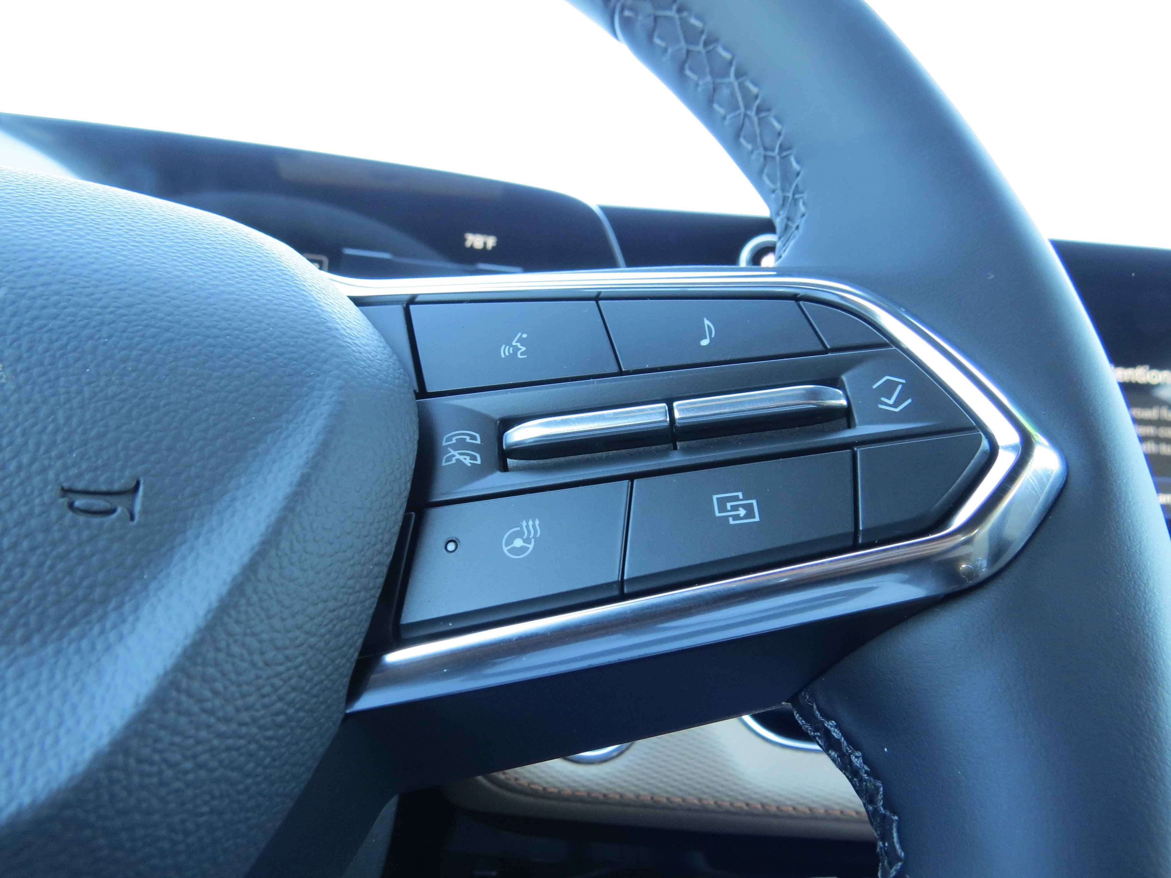 New 2026 Chevrolet Equinox ACTIV w/ Safety and Technology Package image 22