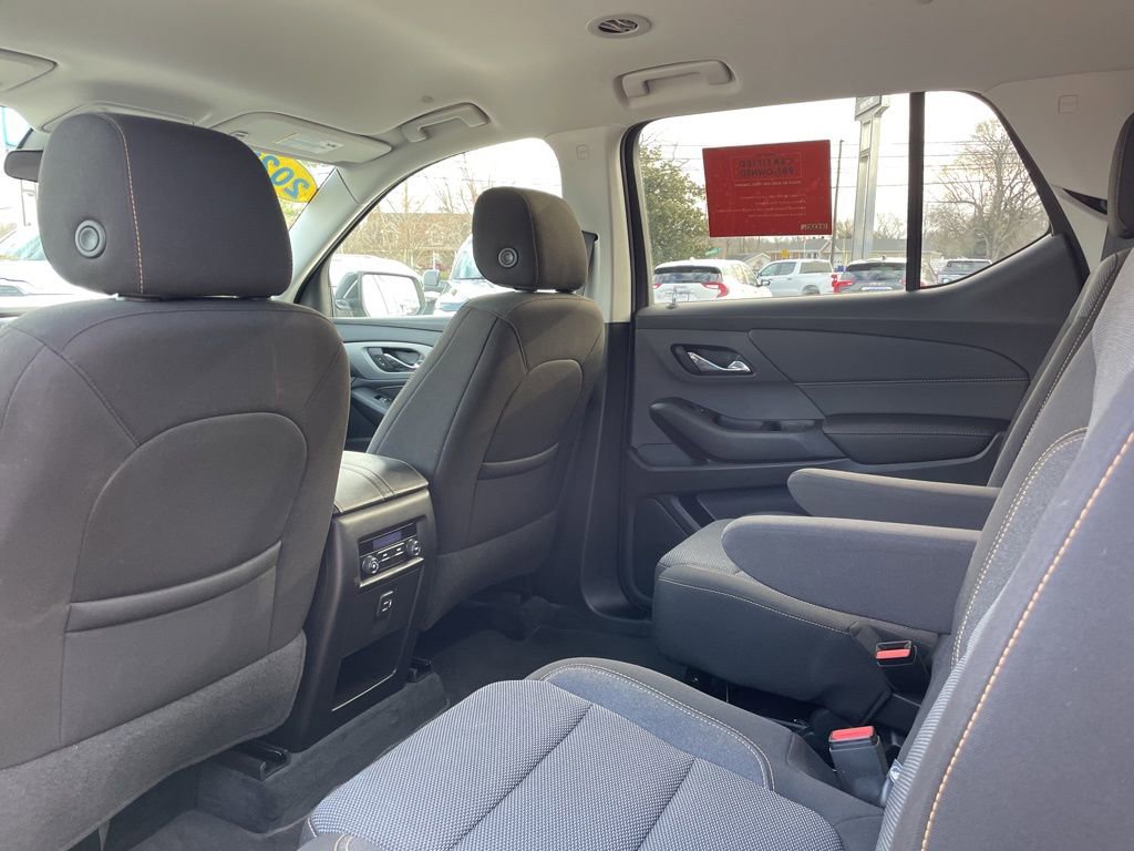 Used 2021 Chevrolet Traverse LT image 43