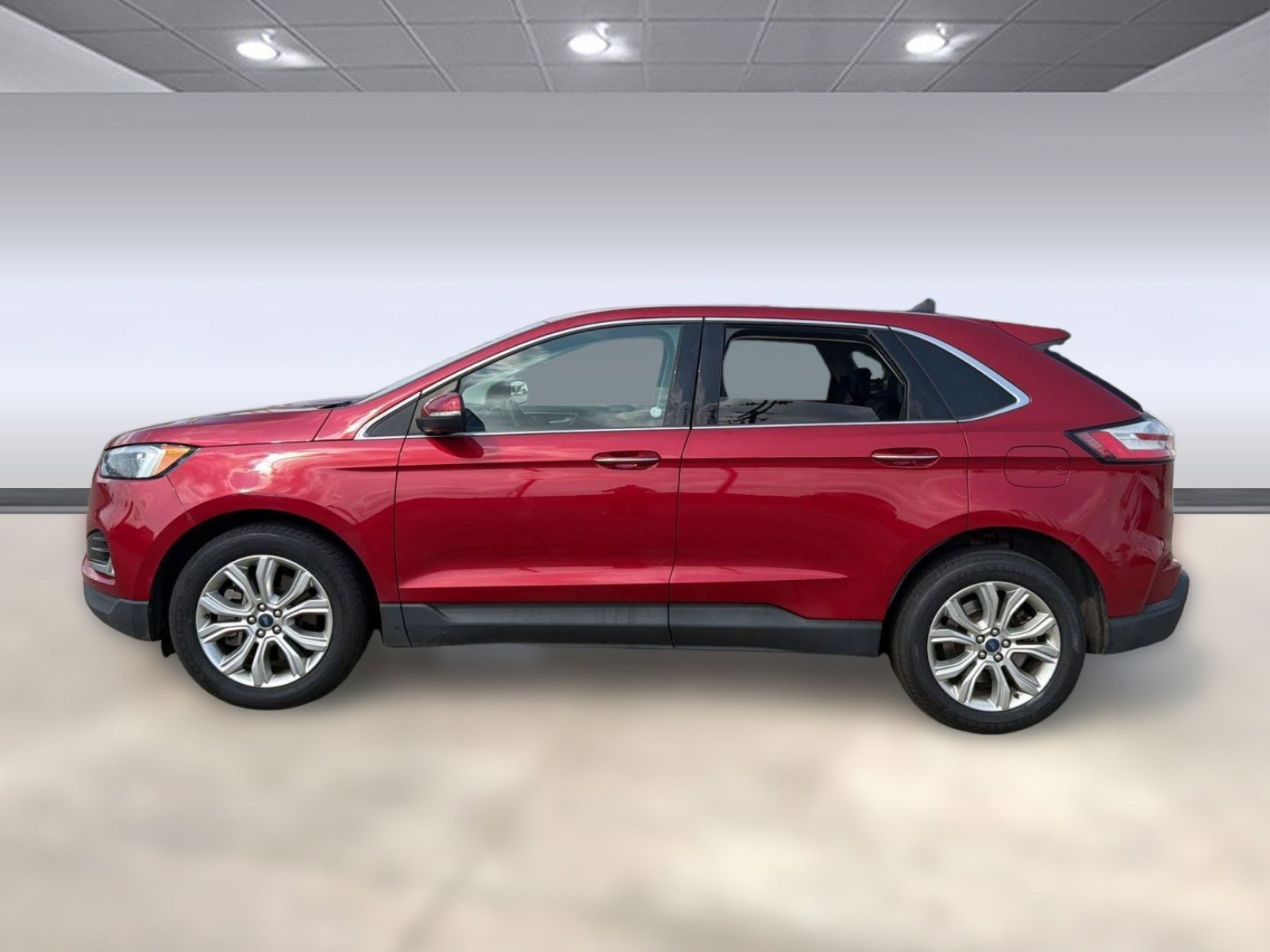 Used 2022 Ford Edge Titanium AWD/4WD image 2