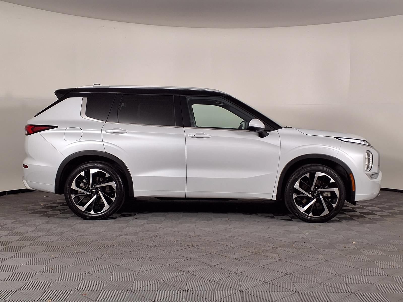 Used 2024 Mitsubishi Outlander SEL FWD image 34