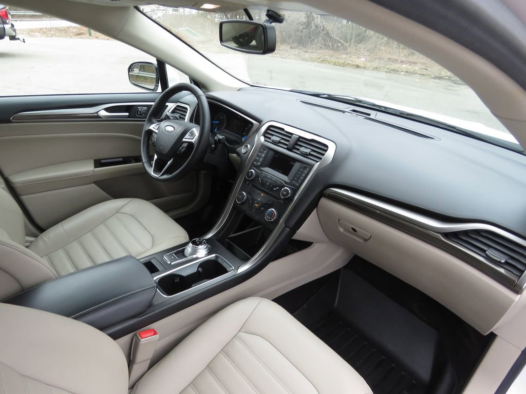 Used 2017 Ford Fusion SE image 14