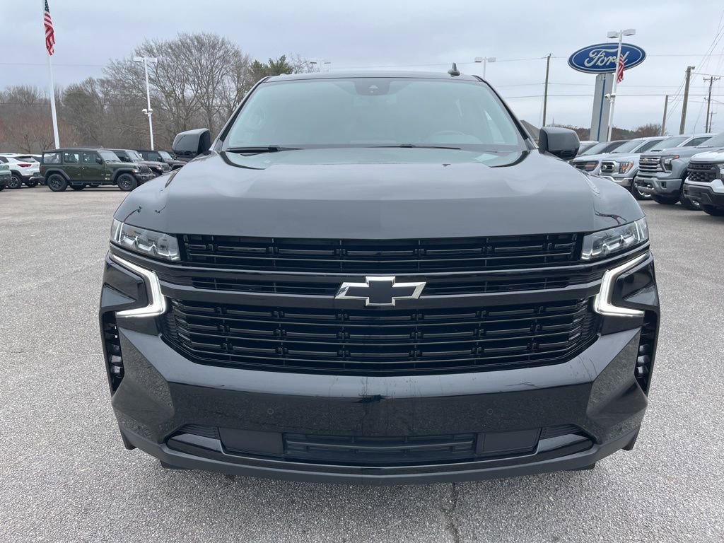 Used 2023 Chevrolet Suburban RST w/ Sport Performance Package image 2