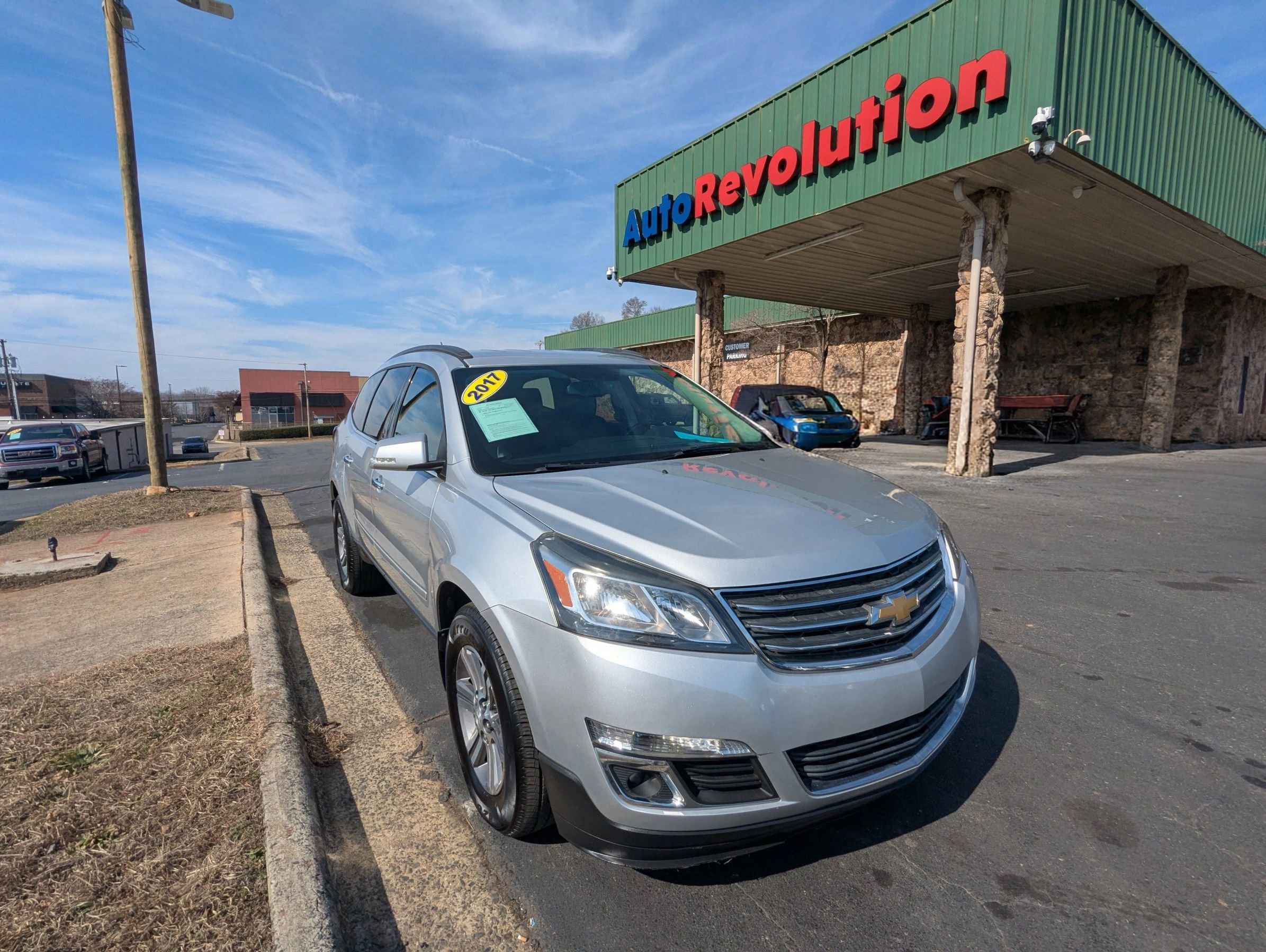 Used 2017 Chevrolet Traverse LT image 1