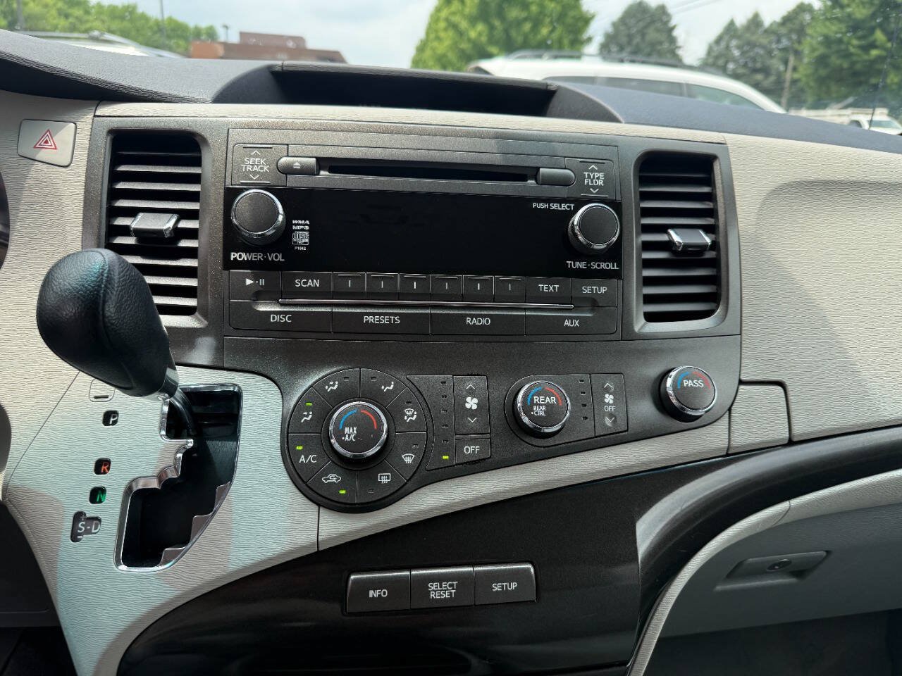Used 2011 Toyota Sienna LE FWD image 18