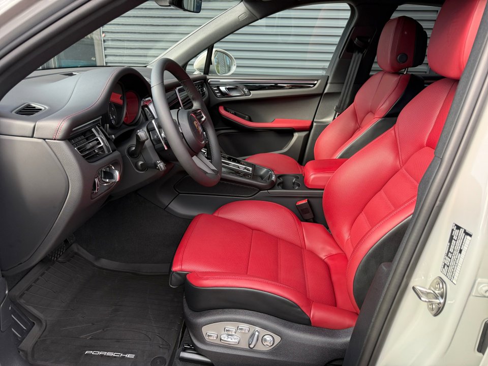 New 2026 Porsche Macan image 5