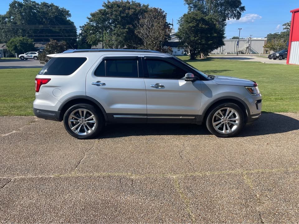 Used 2018 Ford Explorer Limited w/ Ford Safe & Smart Package image 4