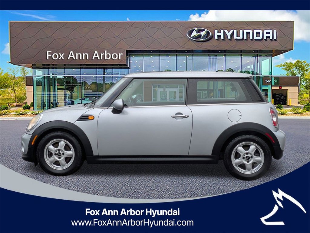 Used 2011 MINI Cooper Hardtop image 2