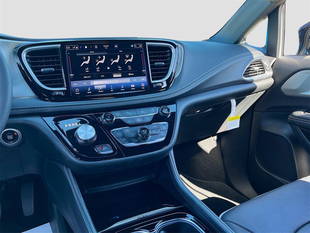 Certified 2024 Chrysler Pacifica Premium image 24