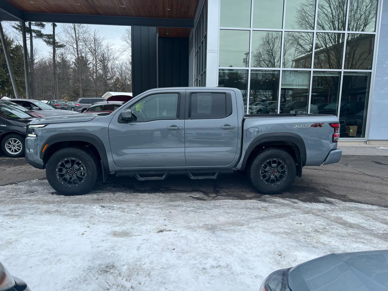 Used 2023 Nissan Frontier PRO-4X w/ Pro-4X Premium Package image 2