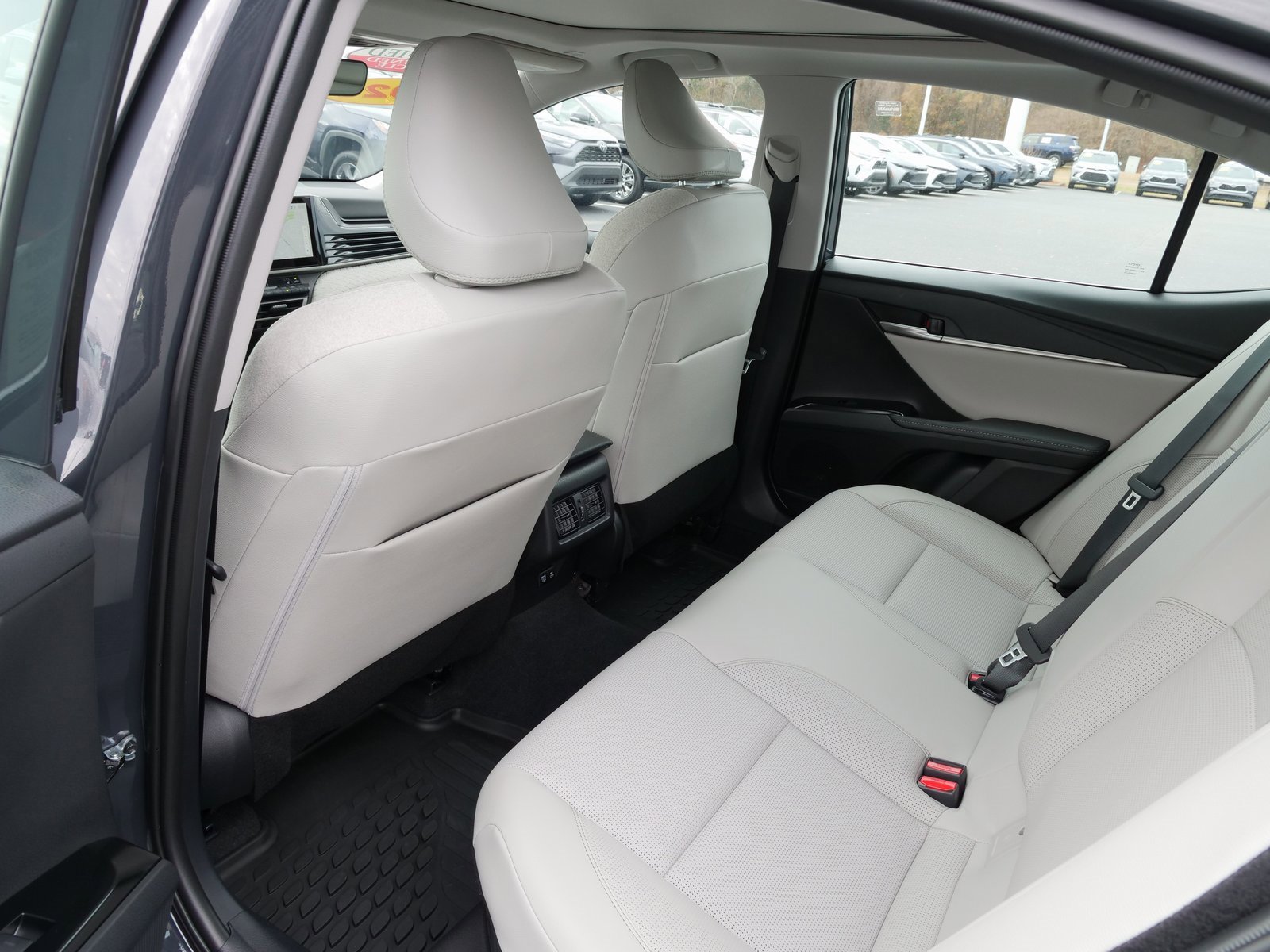 Used 2025 Toyota Camry XLE image 16