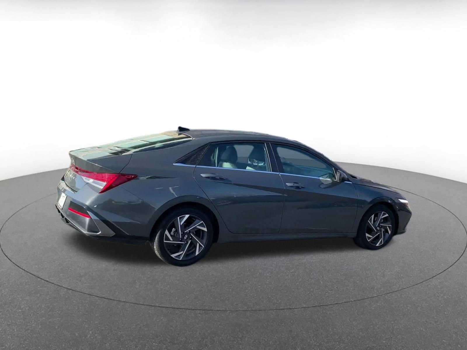 Used 2025 Hyundai Elantra SEL image 15