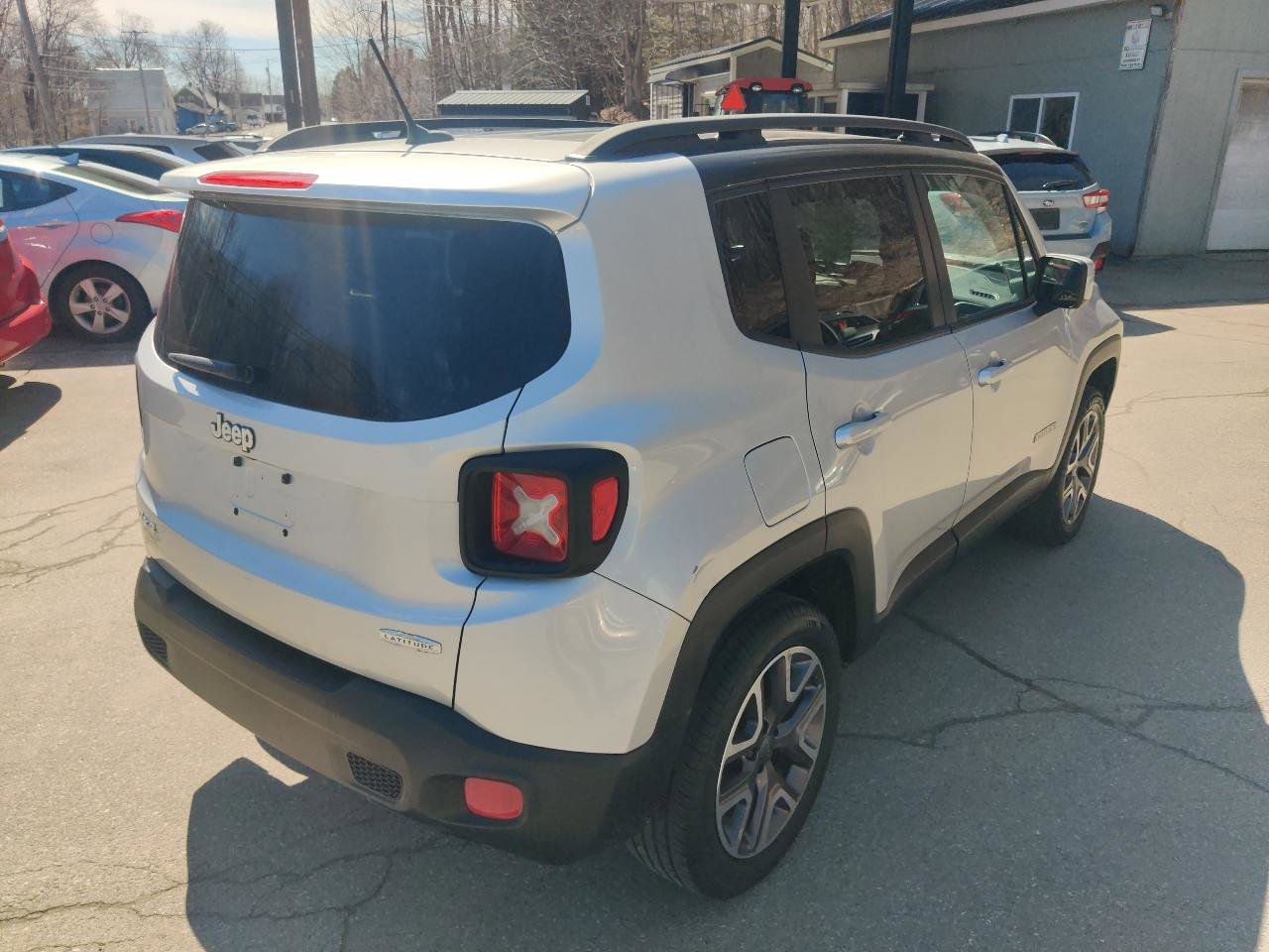 Used 2015 Jeep Renegade Latitude image 6