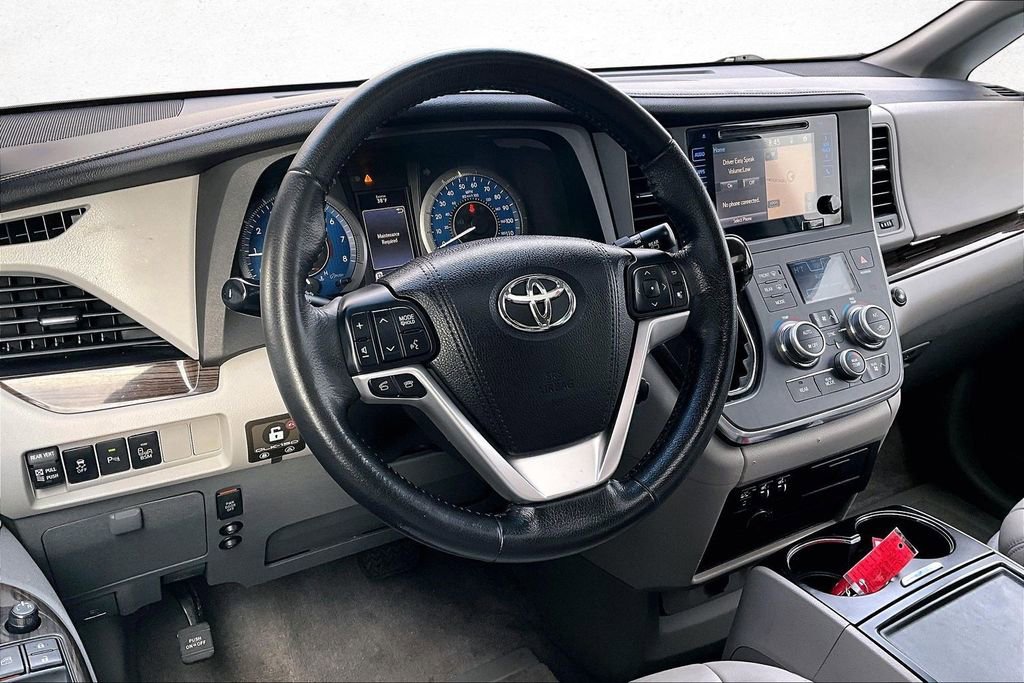 Used 2015 Toyota Sienna XLE w/ XLE Navigation Package image 17