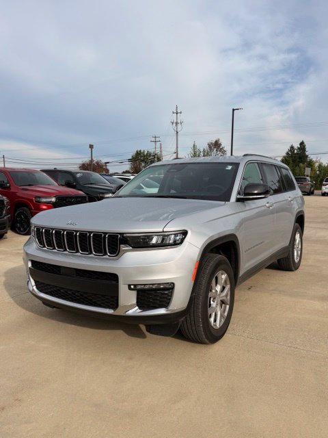Used 2023 Jeep Grand Cherokee L Limited AWD/4WD image 5