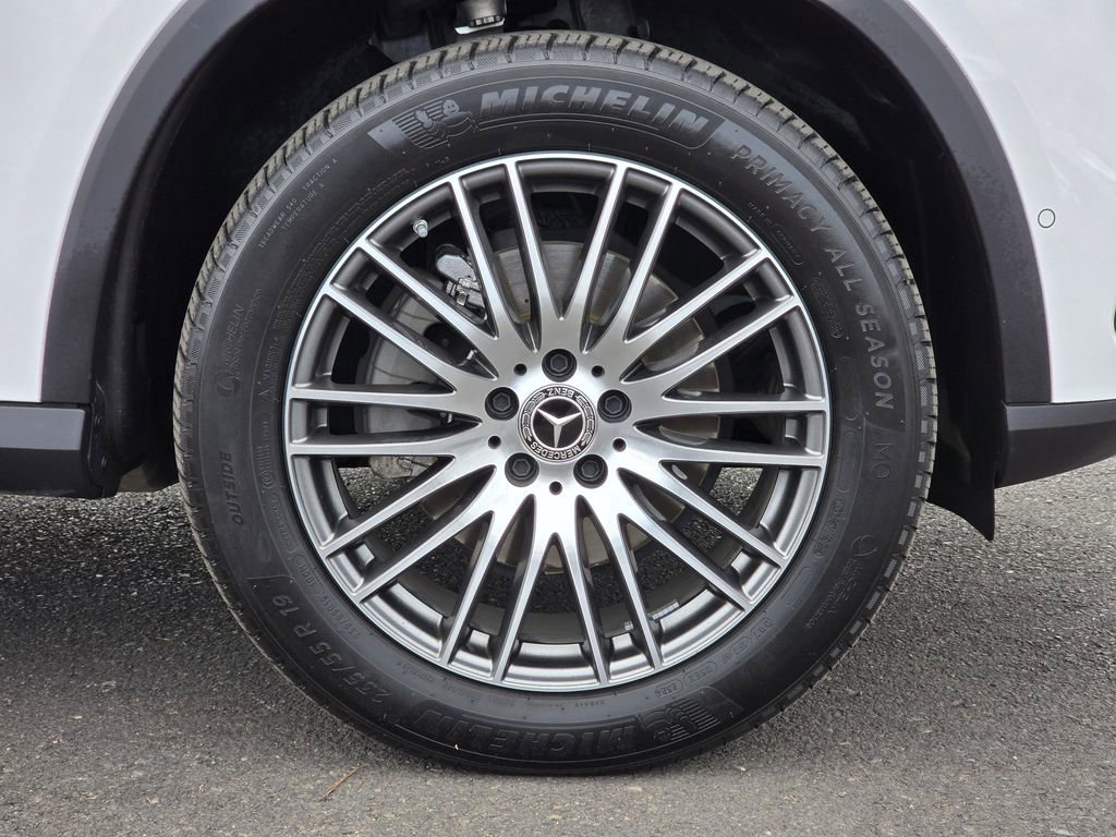Used 2025 Mercedes-Benz GLC 300 4MATIC image 9