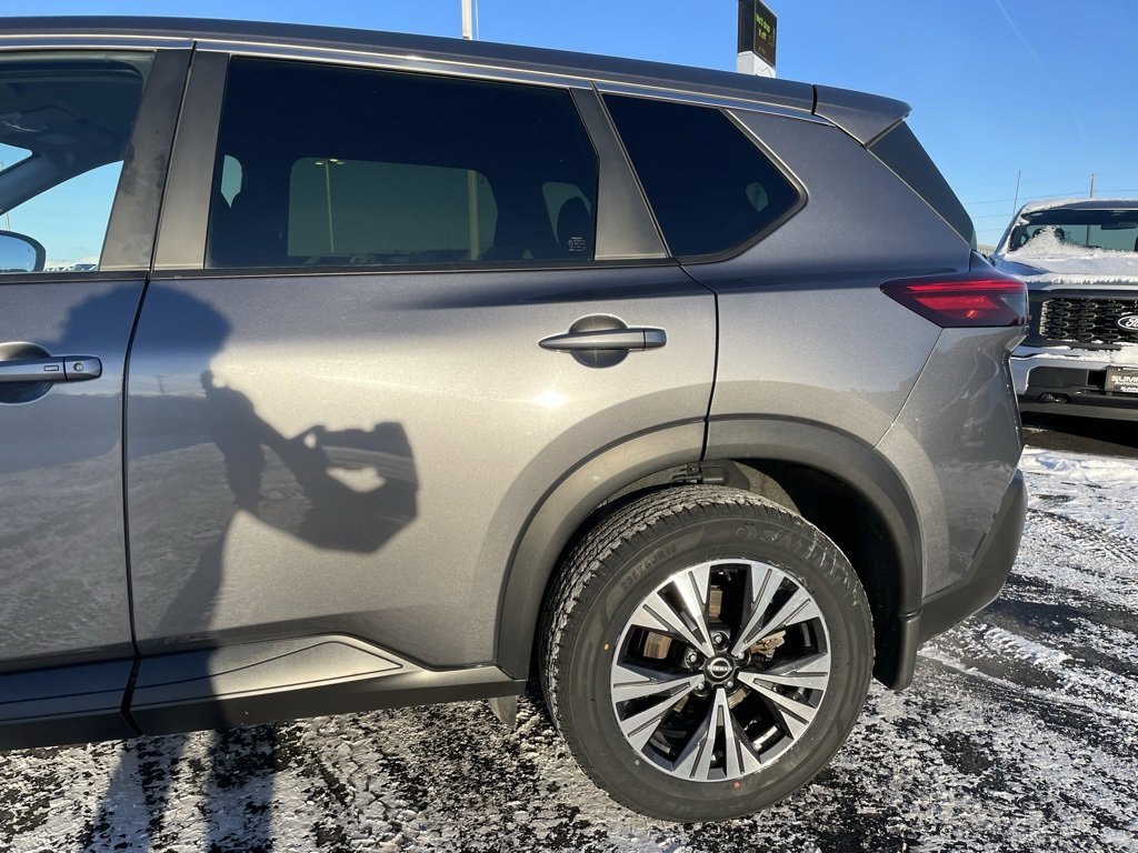 Used 2023 Nissan Rogue SV image 29