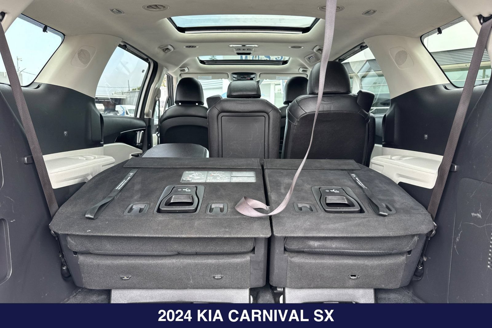 Used 2024 Kia Carnival SX Prestige FWD image 16