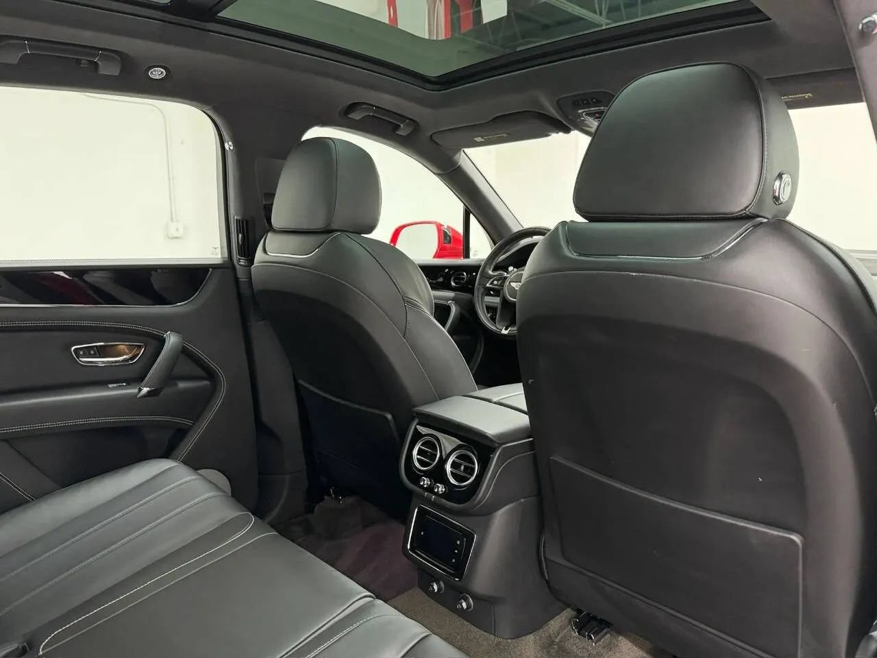 Used 2019 Bentley Bentayga AWD/4WD image 14