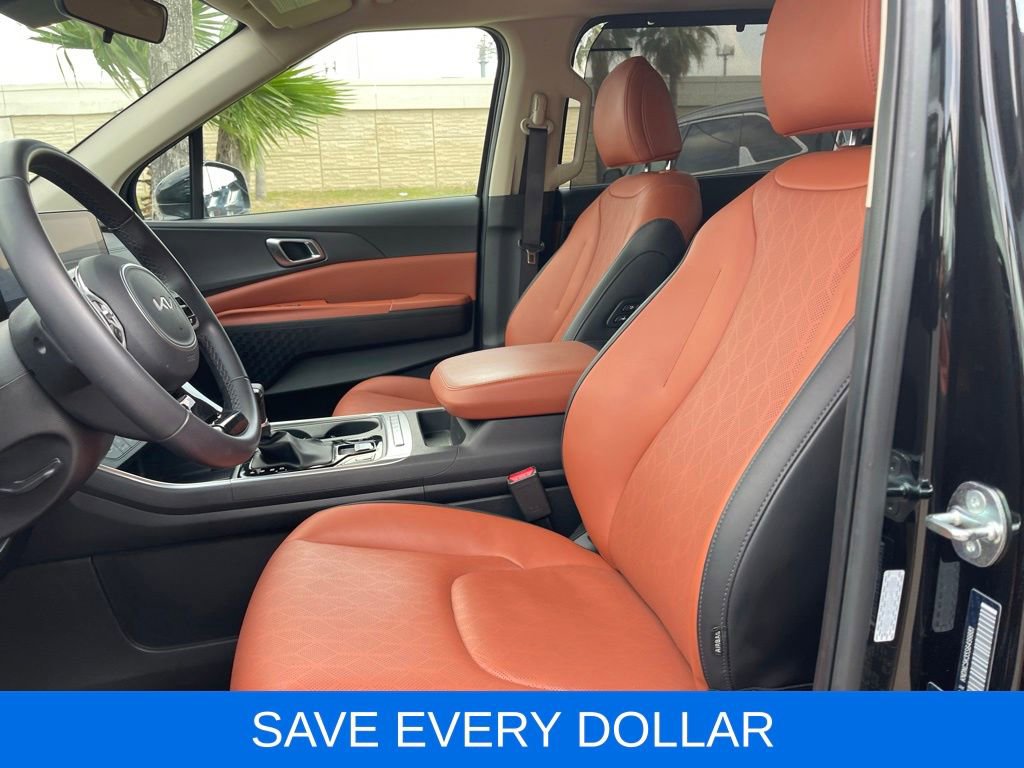 Used 2025 Kia Carnival EX FWD image 14