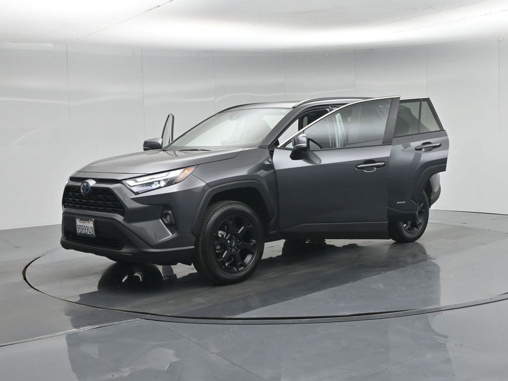 Used 2022 Toyota RAV4 XLE Premium AWD/4WD image 33