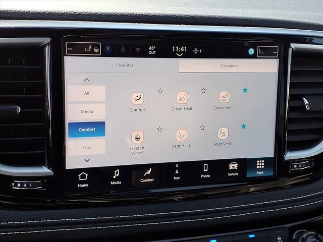 Used 2025 Chrysler Pacifica Limited image 24