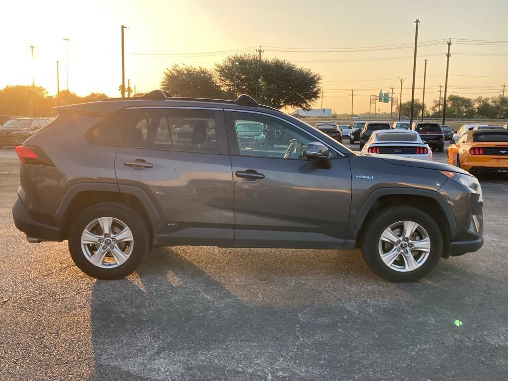 Used 2019 Toyota RAV4 LE w/ Carpet Mat Package AWD/4WD image 4