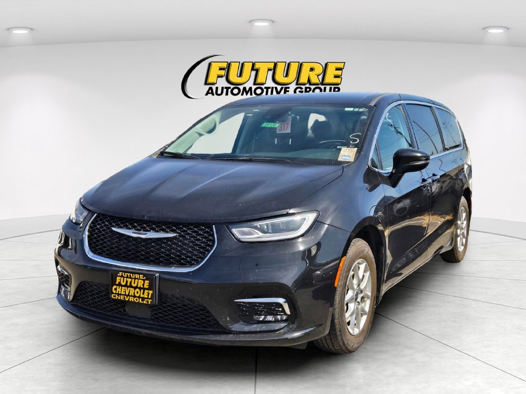 Used 2023 Chrysler Pacifica Touring-L FWD image 3