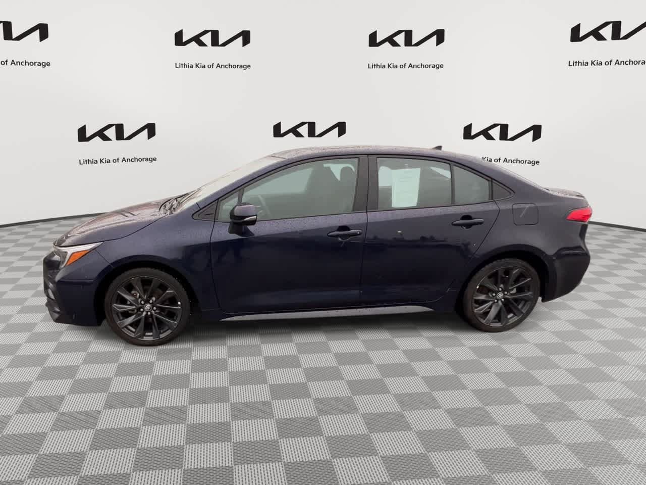Used 2024 Toyota Corolla SE w/ SE Premium Package FWD image 4