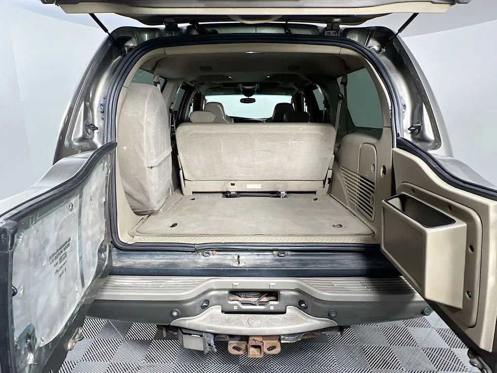 Used 2005 Ford Excursion Limited image 25