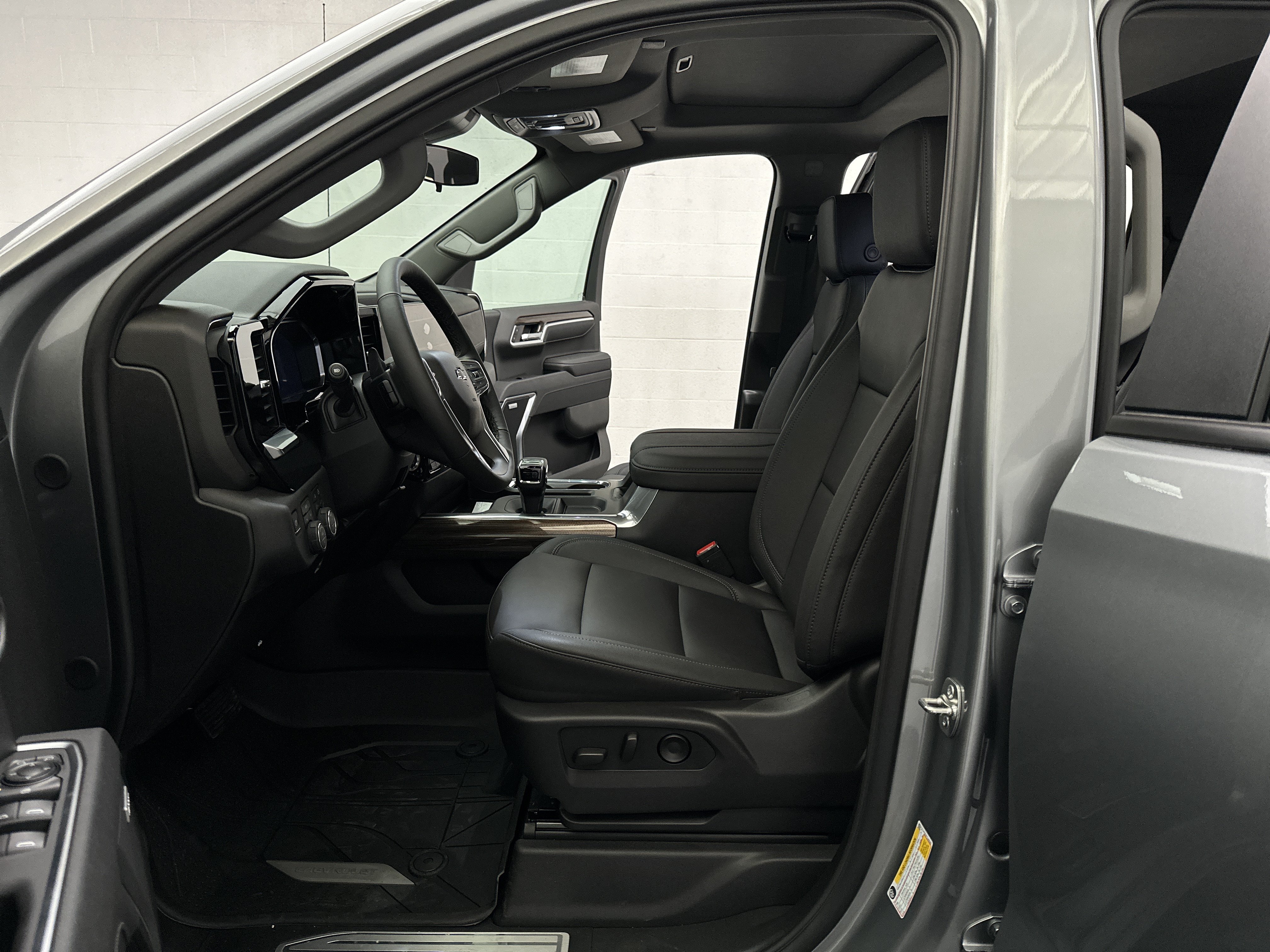 New 2026 Chevrolet Silverado 1500 RST w/ Redline Edition AWD/4WD image 21