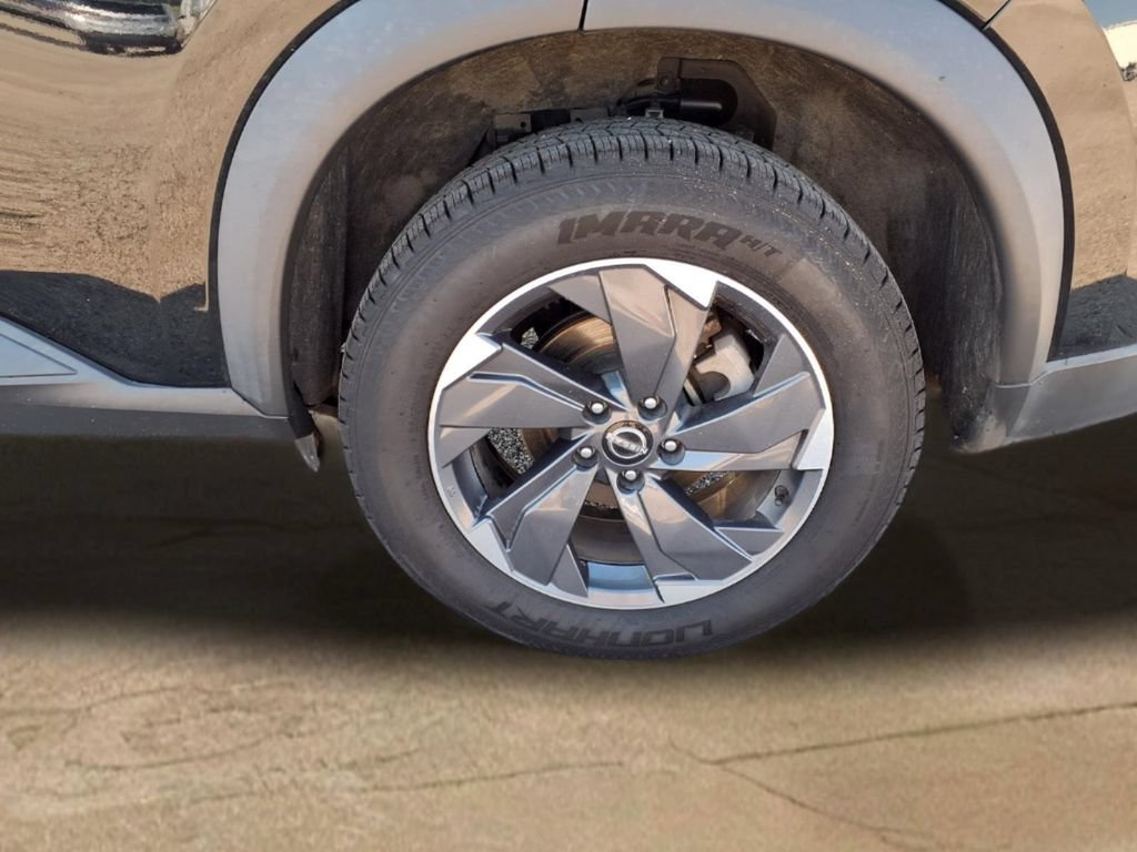 Used 2024 Nissan Rogue SV FWD image 25