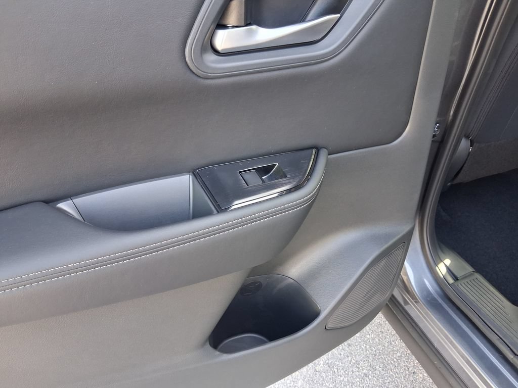 Used 2026 Nissan Rogue SV FWD image 12