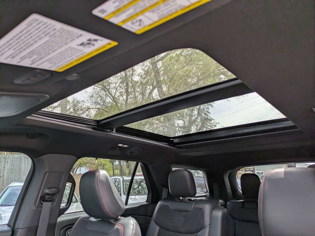 Used 2025 Ford Explorer ST image 27