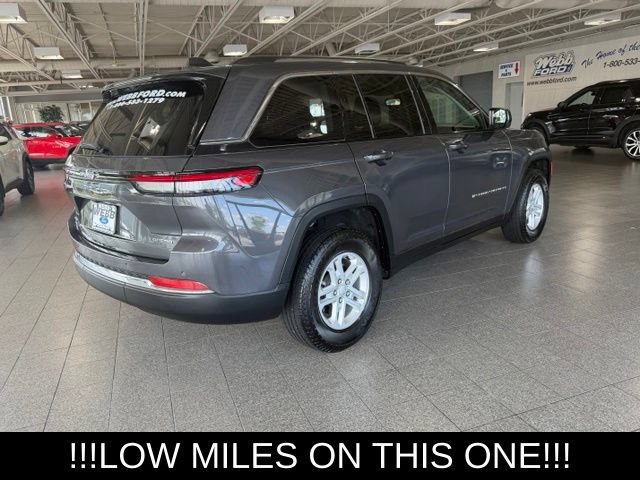 Used 2023 Jeep Grand Cherokee Laredo w/ Trailer Tow Prep Group (B) AWD/4WD image 12