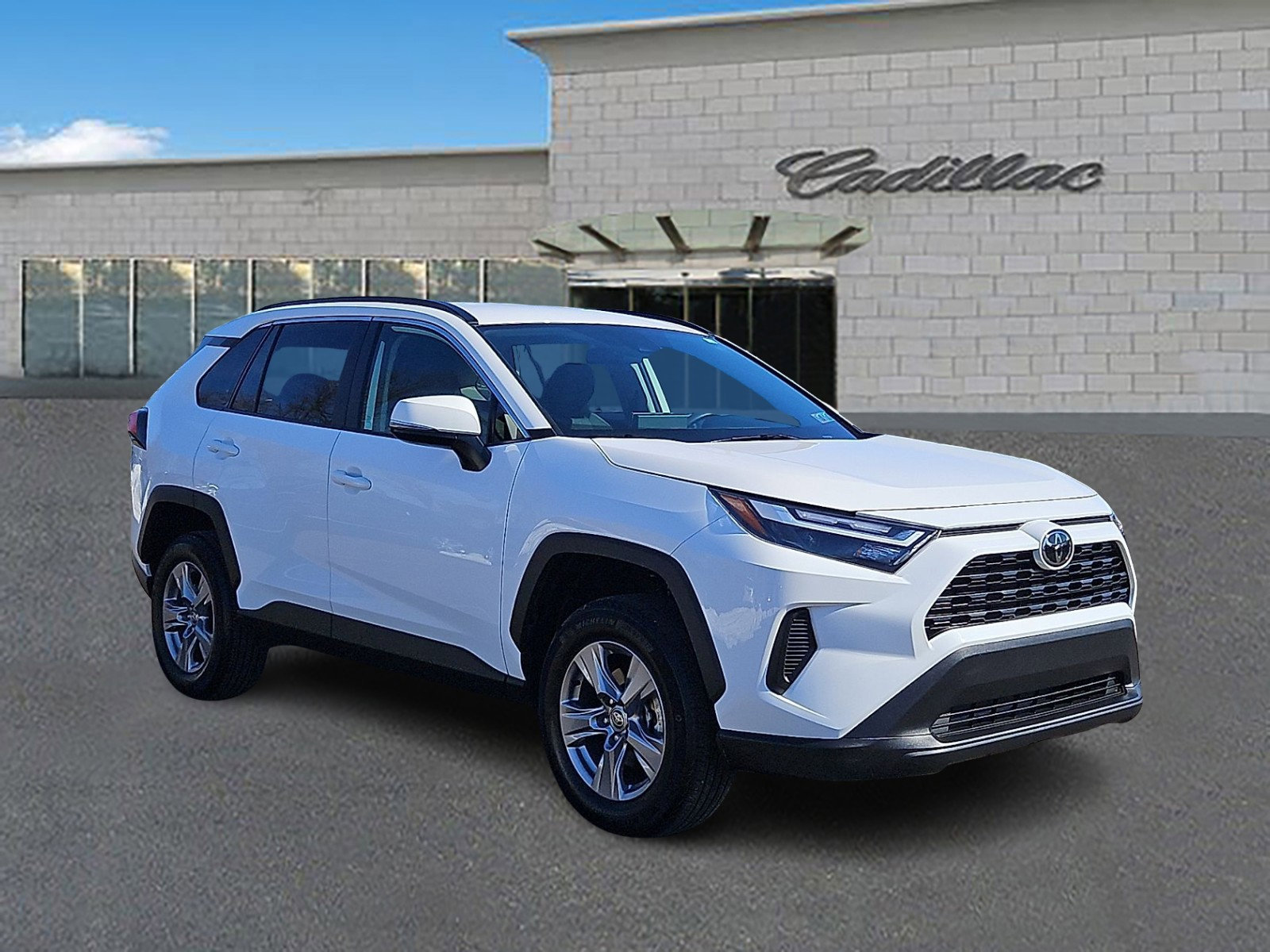 Used 2025 Toyota RAV4 XLE image 3