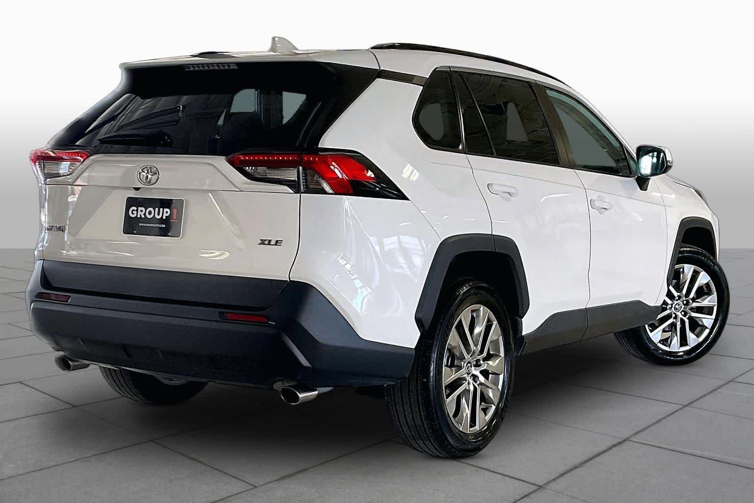 Used 2020 Toyota RAV4 XLE Premium FWD image 12