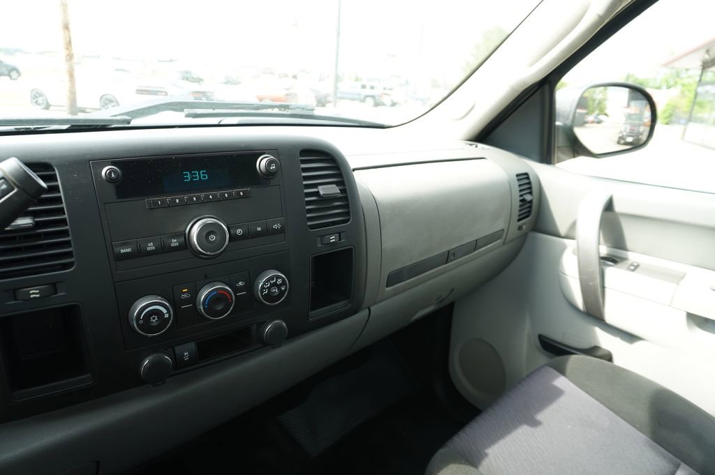 Used 2014 Chevrolet Silverado 2500 W/T w/ Snow Plow Prep Package AWD/4WD image 18