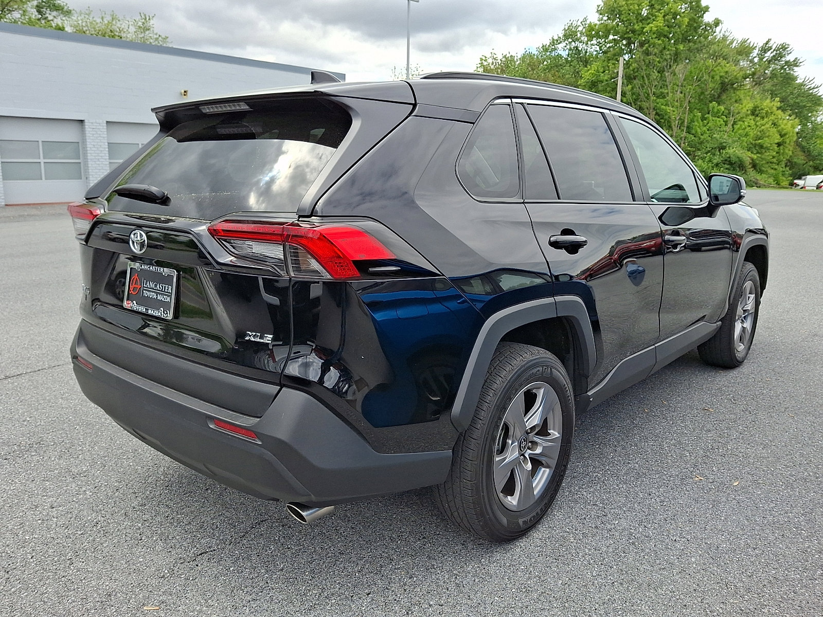 Certified 2023 Toyota RAV4 XLE w/ Convenience Package FWD image 4